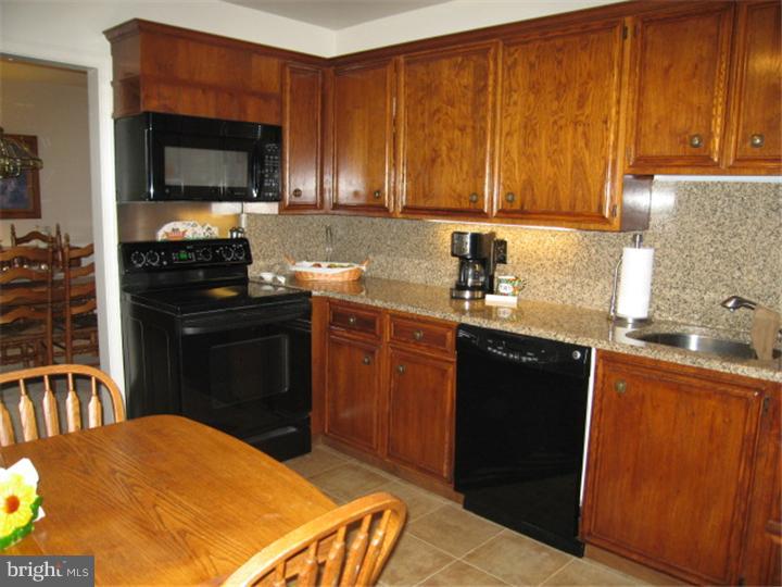 439 Brookwood Road Wayne, PA 19087 - Photo 5 of 15 Kitchen