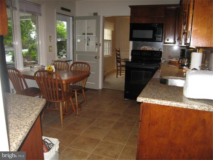 439 Brookwood Road Wayne, PA 19087 - Photo 6 of 15 Kitchen