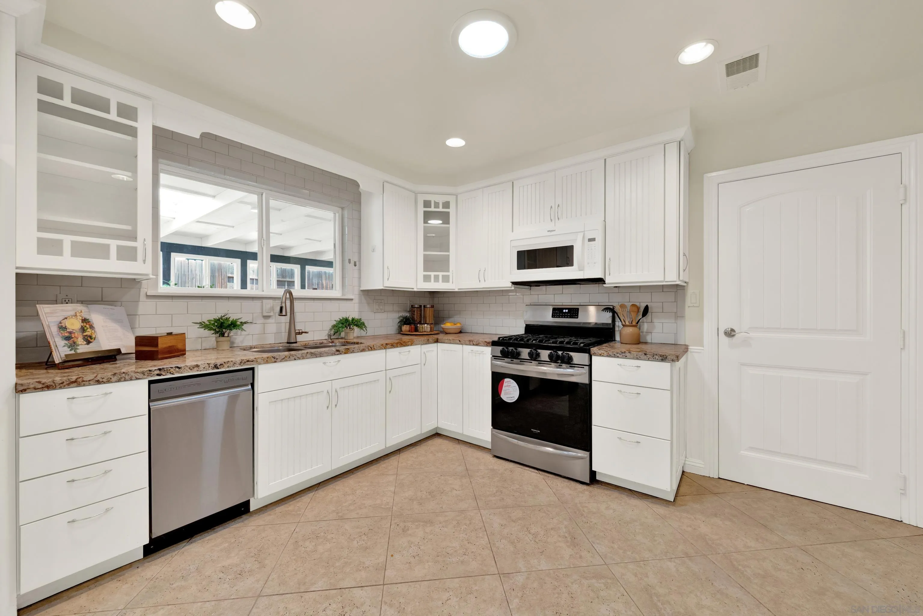 14382 Poway Road Poway, CA 92064 - Photo 12 of 35 Gallery Image 12