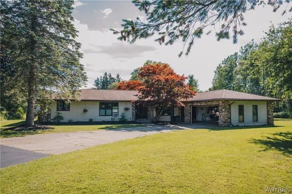 $439,000 | 728 Four Rod Road, Alden, NY 14004