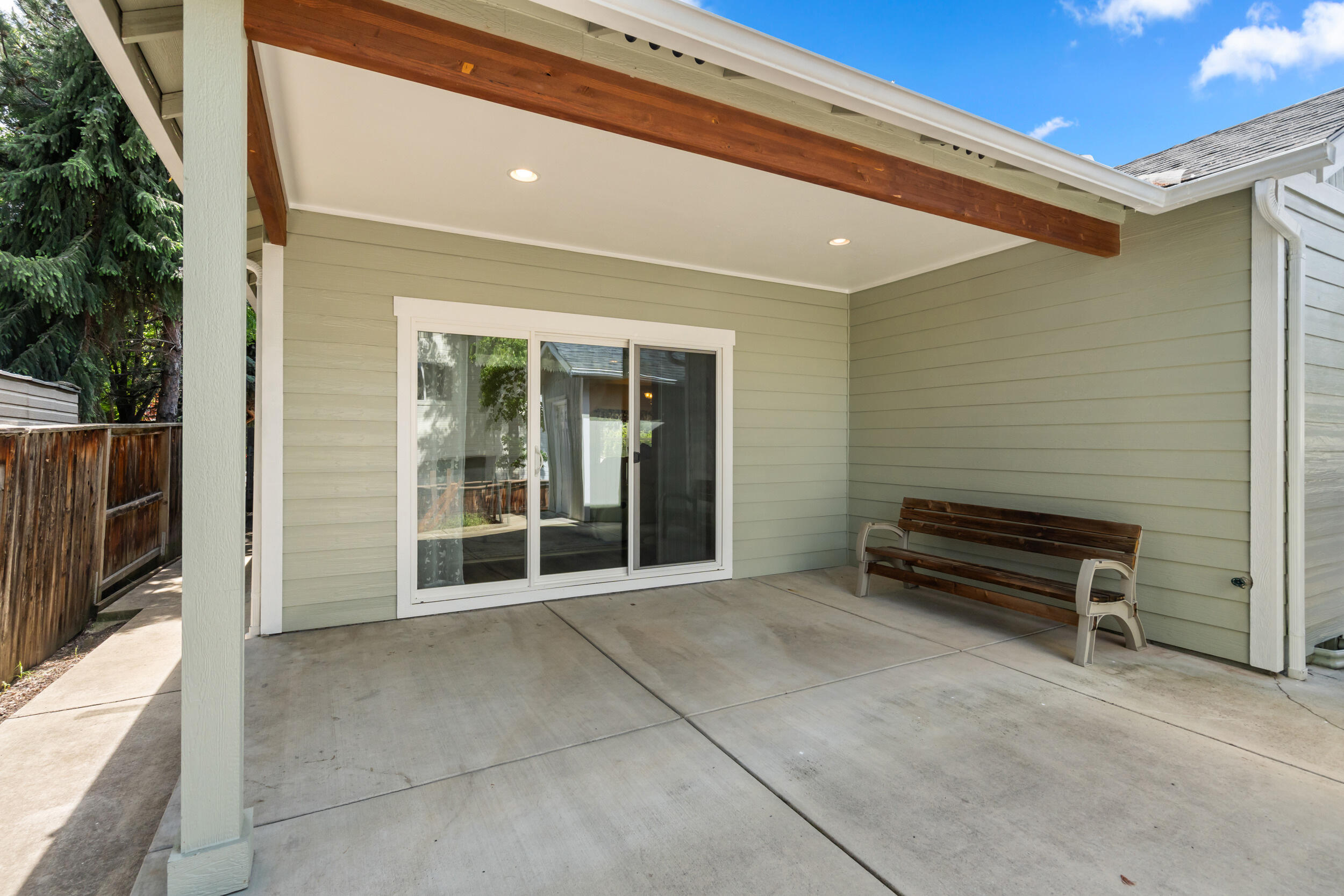 1227 Lithia Way Talent, OR 97540 - Photo 31 of 37