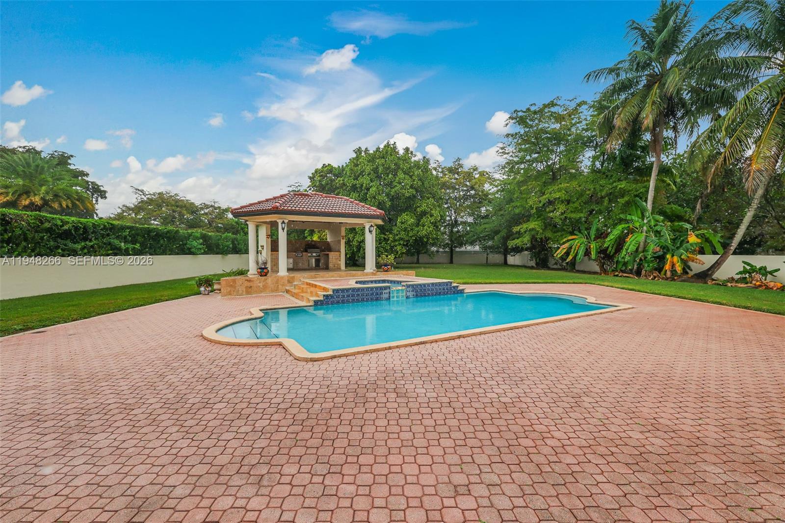 10261 Southwest 58th Street Miami, FL 33165 - Photo 12 of 34