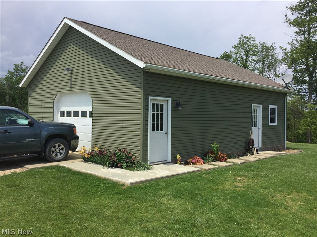 37825 Harry's Ridge Road Barnesville, OH 43713 - Photo 2 of 30 Gallery Image 2
