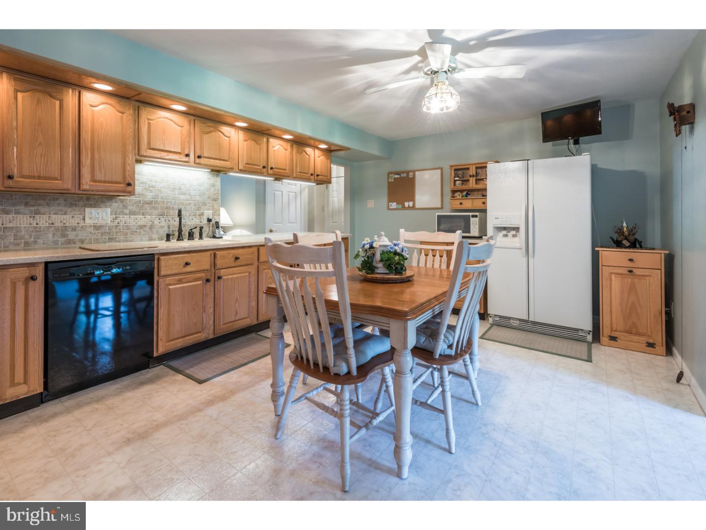 807 Herman Road Horsham, PA 19044 - Photo 9 of 25 Kitchen