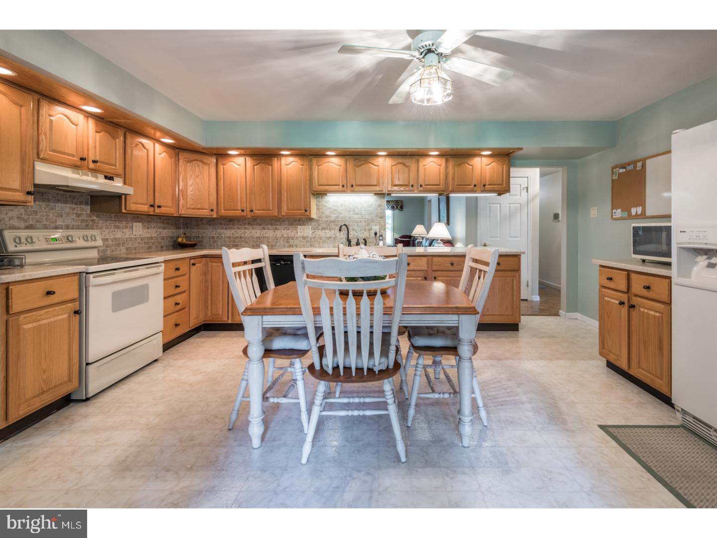 807 Herman Road Horsham, PA 19044 - Photo 10 of 25 Kitchen