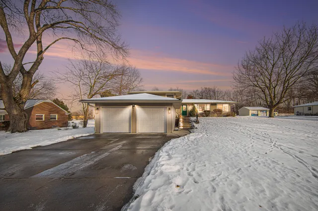 $345,000 | 2175 Pioneer Drive, Jackson, MI 49201