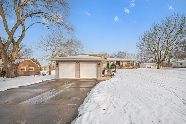 $345,000 | 2175 Pioneer Drive, Jackson, MI 49201