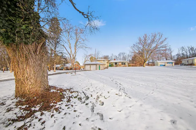 $345,000 | 2175 Pioneer Drive, Jackson, MI 49201