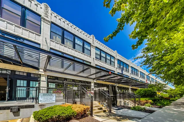 $299,500 | 1070 West 15th Street, Unit 306, Chicago, IL 60608