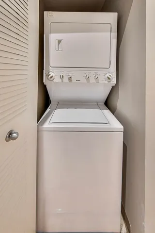 $299,500 | 1070 West 15th Street, Unit 306, Chicago, IL 60608