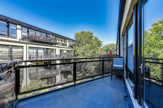 $299,500 | 1070 West 15th Street, Unit 306, Chicago, IL 60608