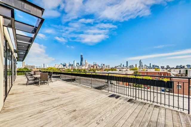 $299,500 | 1070 West 15th Street, Unit 306, Chicago, IL 60608