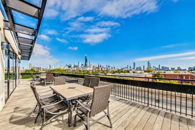 $299,500 | 1070 West 15th Street, Unit 306, Chicago, IL 60608