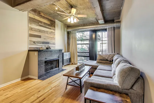 $299,500 | 1070 West 15th Street, Unit 306, Chicago, IL 60608