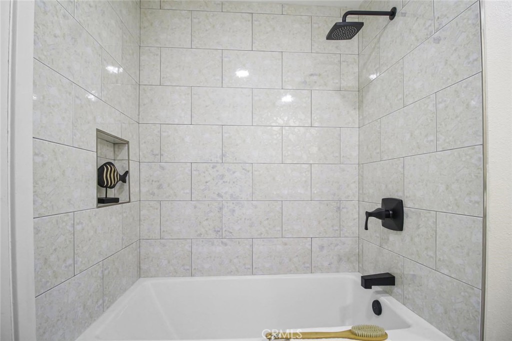 986 West Marshall Boulevard San Bernardino, CA 92405 - Photo 13 of 31 a bathroom with a bathtub