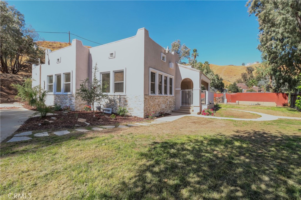 986 West Marshall Boulevard San Bernardino, CA 92405 - Photo 22 of 31 a view of a house with backyard and garden