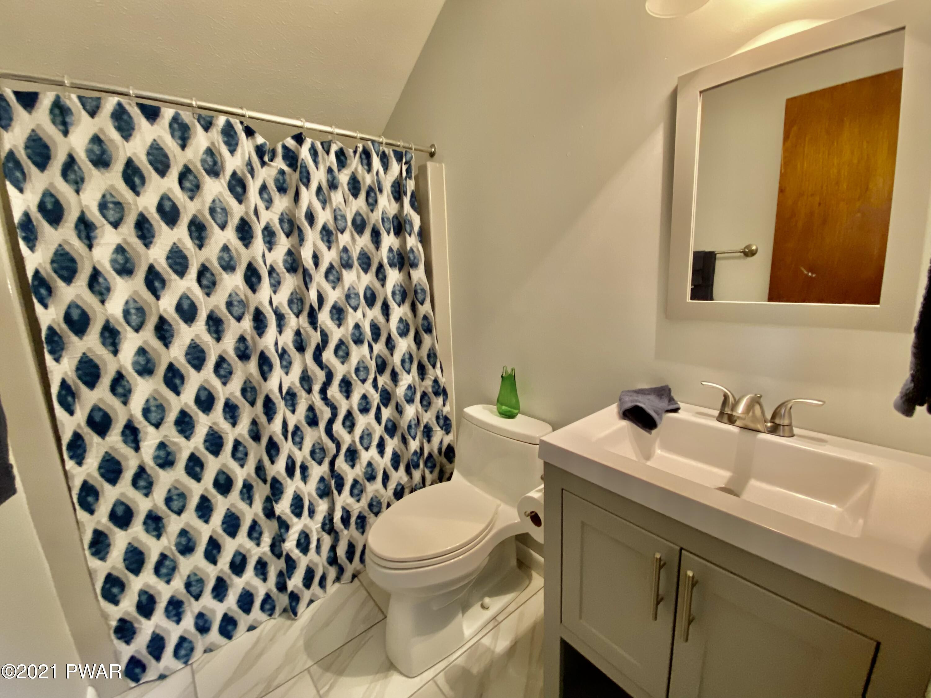 1007 Lancaster Drive Bushkill, PA 18324 - Photo 25 of 29 Upstairs Bath
