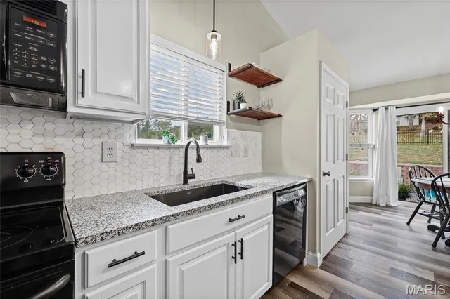 $399,900 | 9691 West Vista Drive, Hillsboro, MO 63050