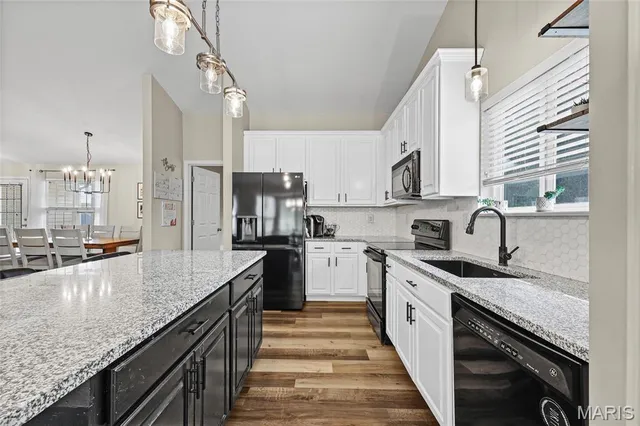 $399,900 | 9691 West Vista Drive, Hillsboro, MO 63050