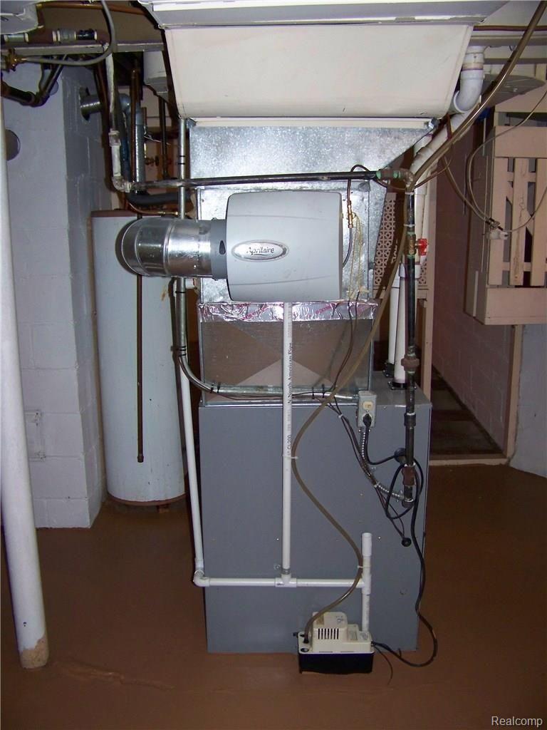 135 Maplefield Road Pleasant Ridge, MI 48069 - Photo 27 of 35 INSTALLED IN 2014 - HIGH EFFICIENCY FURNACE!