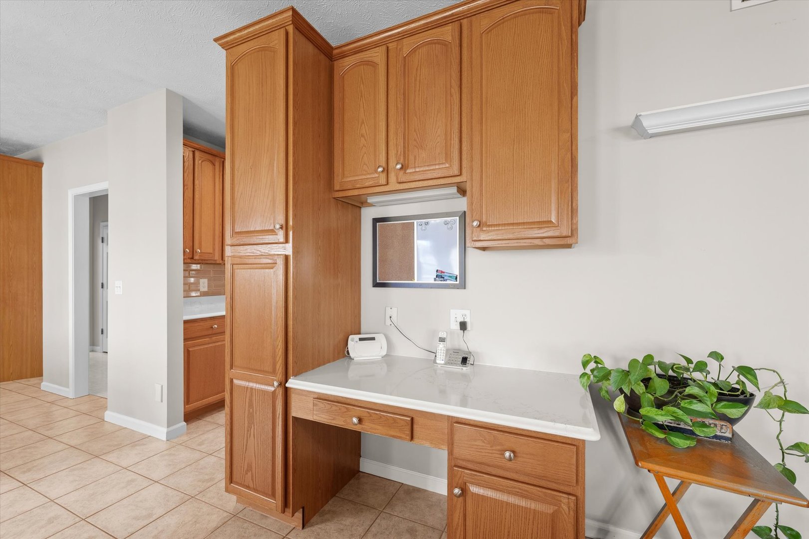 3908 Turnberry Drive Champaign, IL 61822 - Photo 16 of 49 a room with table chair and painted walls