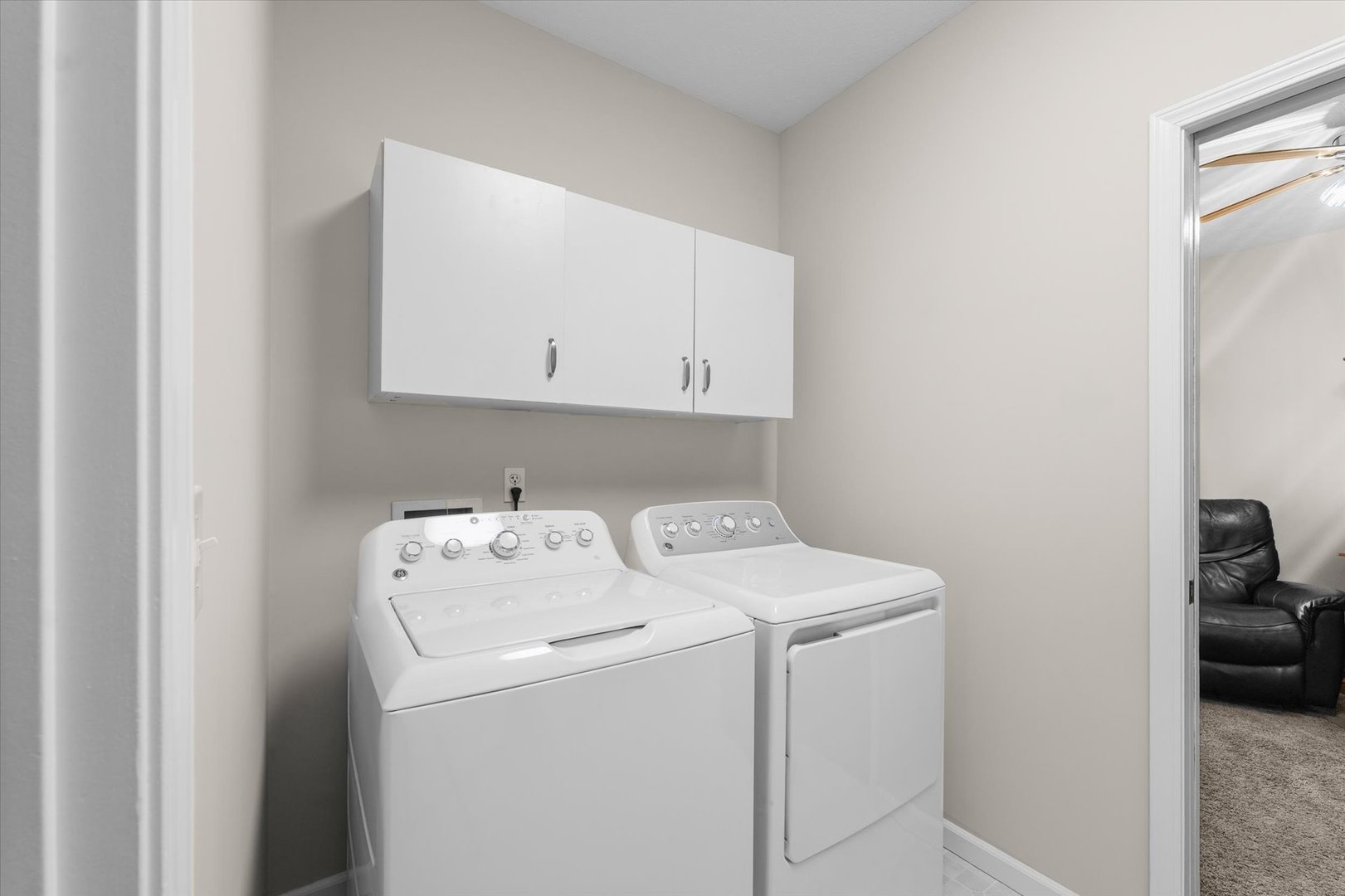 3908 Turnberry Drive Champaign, IL 61822 - Photo 23 of 49 a utility room with dryer and washer