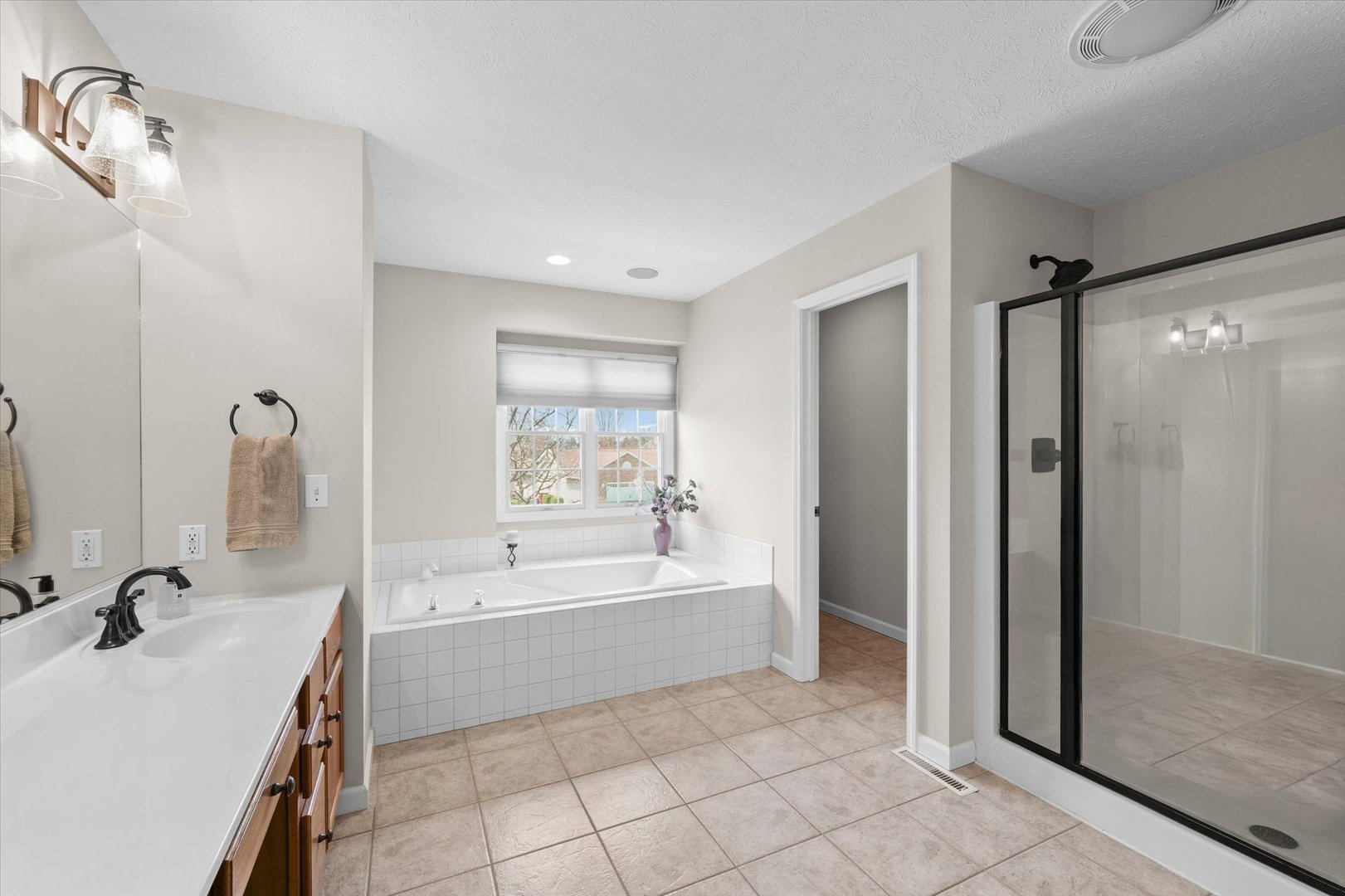 3908 Turnberry Drive Champaign, IL 61822 - Photo 27 of 49 a bathroom with a tub sink and mirror