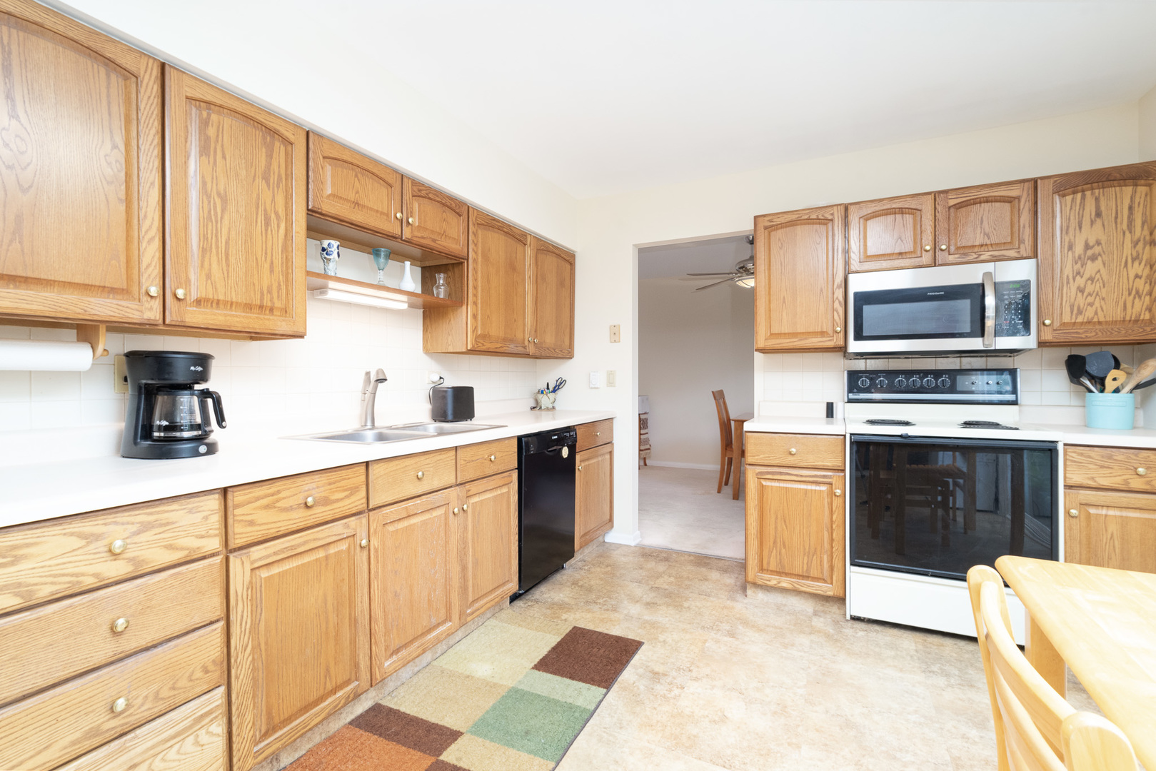 5841 Lenox Road Lisle, IL 60532 - Photo 3 of 31 Gallery Image 3