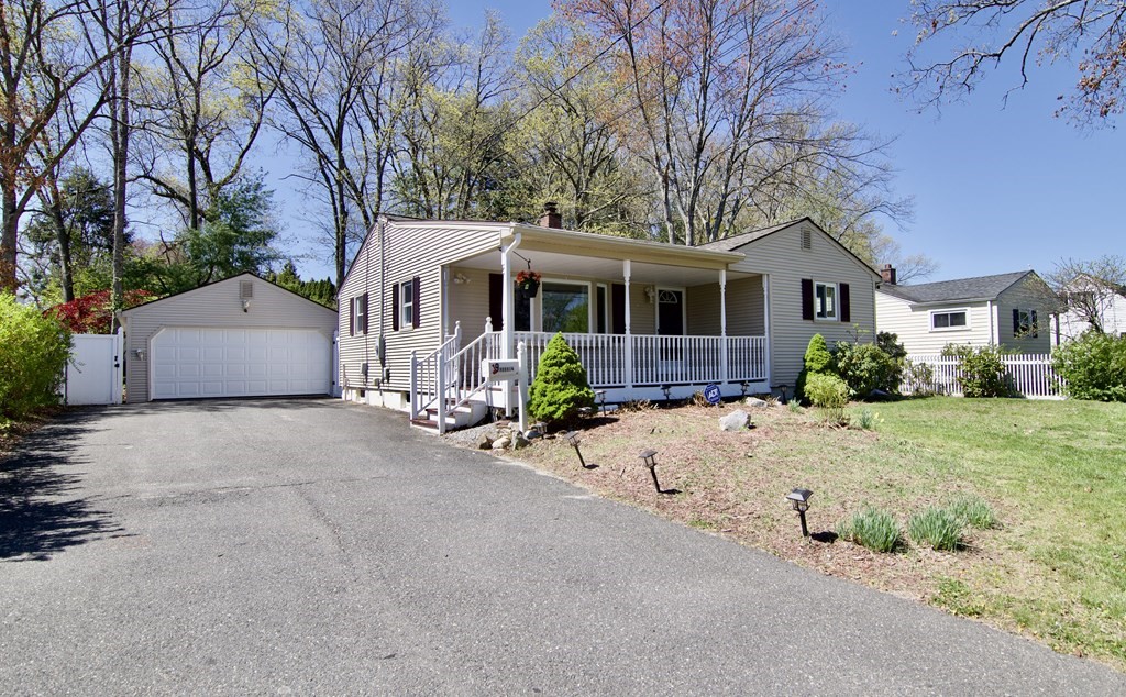 9 Robbin Road Enfield, CT 06082 - Photo 2 of 40