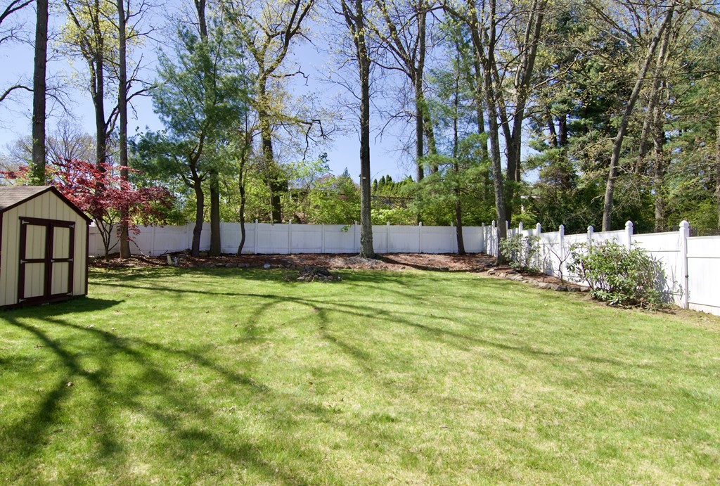 9 Robbin Road Enfield, CT 06082 - Photo 8 of 40