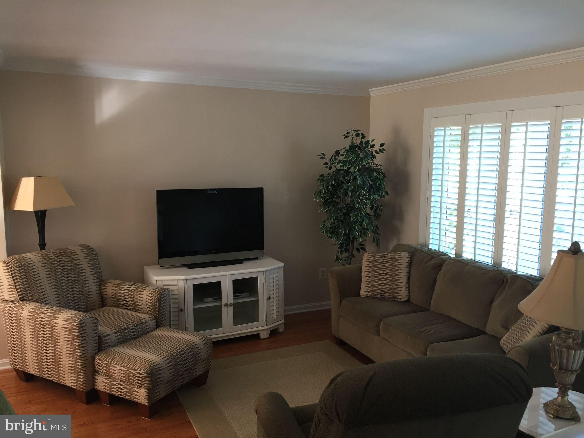 8609 Daytona Road Baltimore, MD 21237 - Photo 17 of 27 Living Room