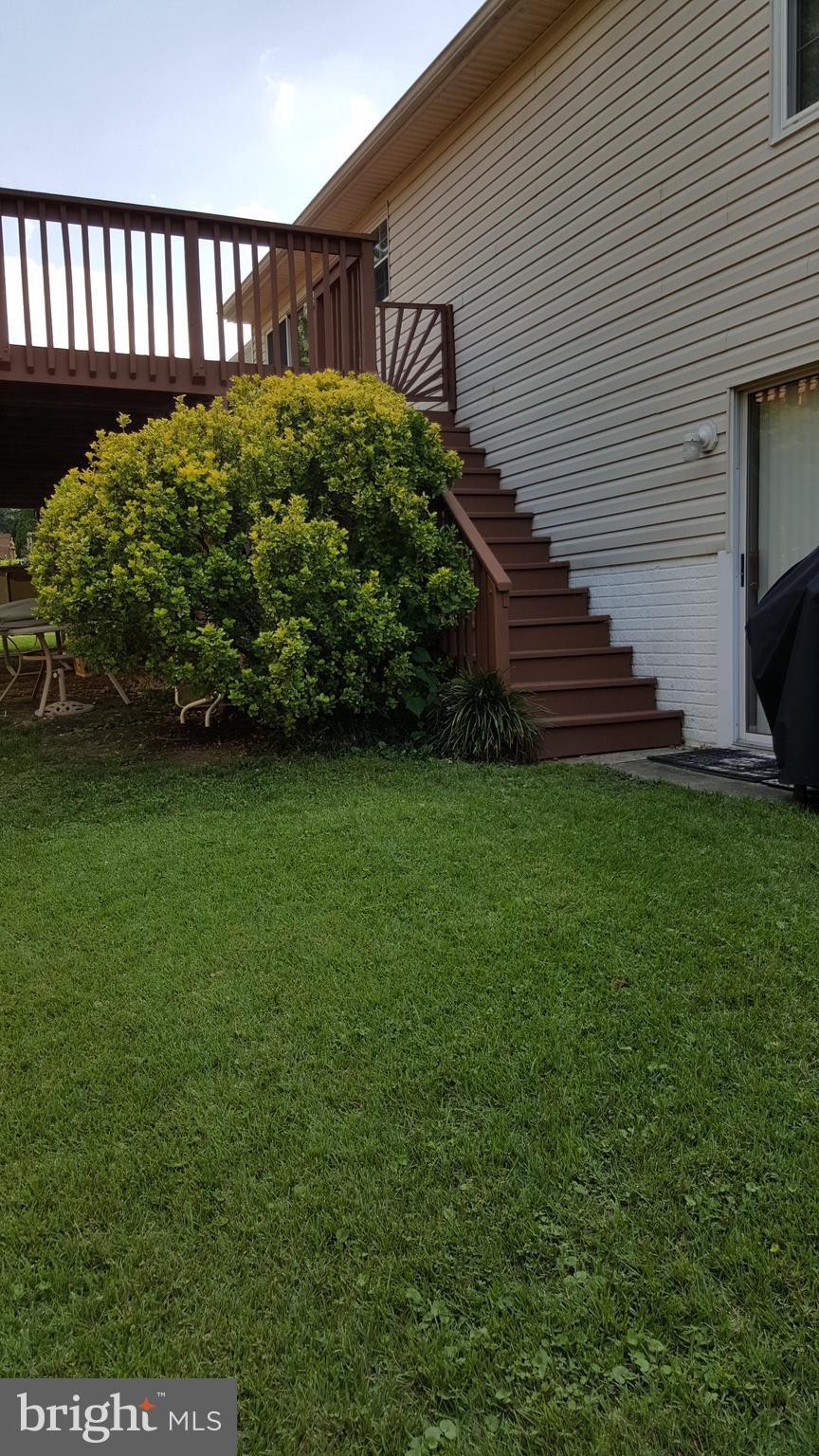 8609 Daytona Road Baltimore, MD 21237 - Photo 22 of 27 deck steps