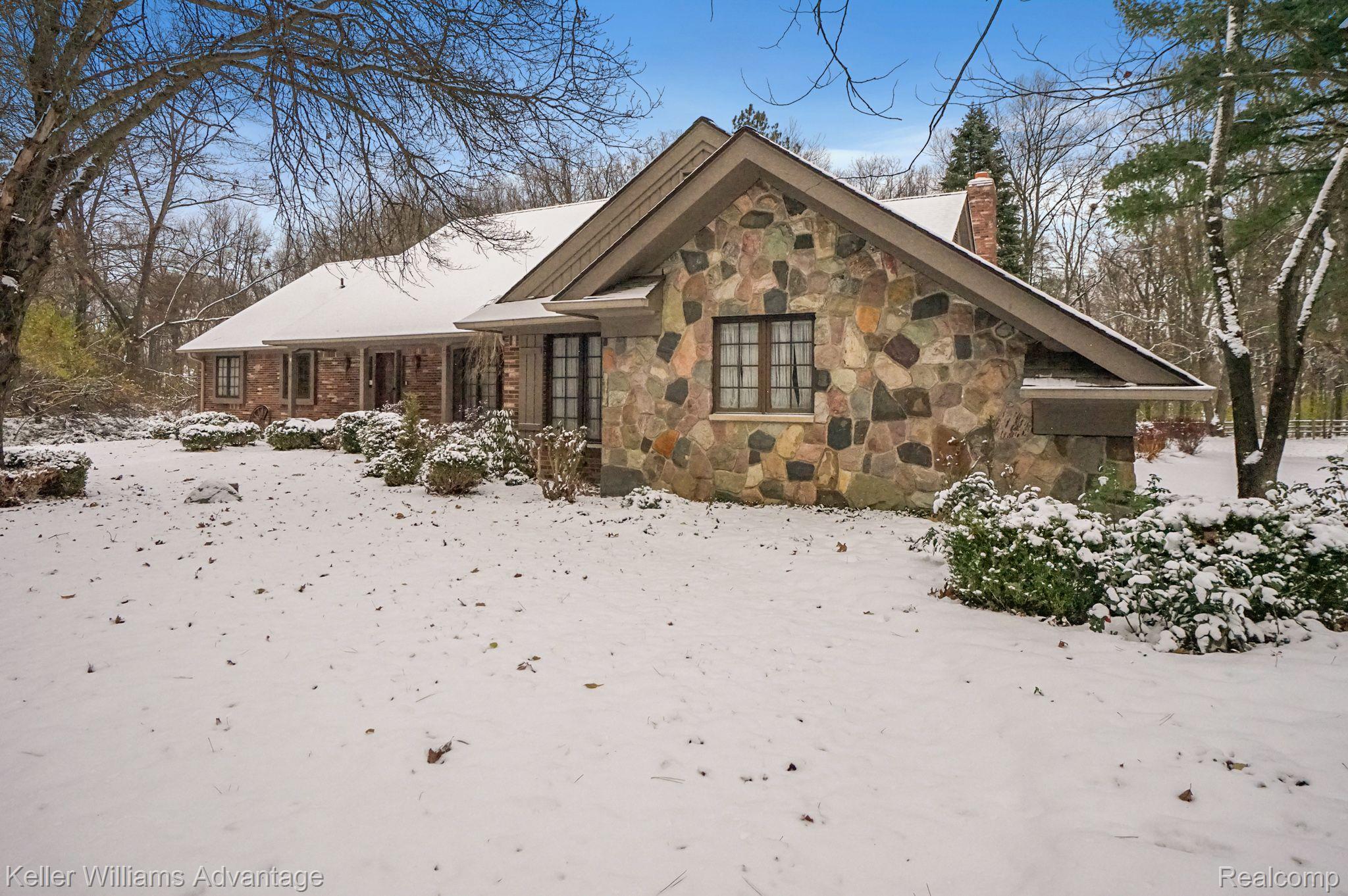 5169 Van Amberg Road Brighton, MI 48114 - Photo 1 of 29 Gallery Image 1