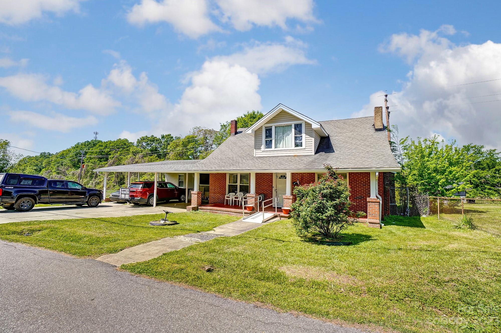 301 South Rhyne Street Dallas, NC 28034 - Photo 1 of 22 Gallery Image 1