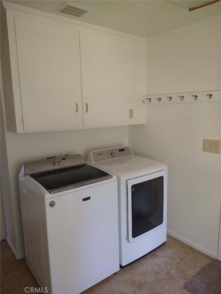 21988 Mojave River Road Cedarpines Park, CA 92322 - Photo 8 of 10 a utility room with dryer and washer
