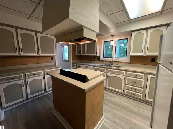 $171,900 | 506 East Division Street, Cadillac, MI 49601