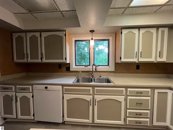 $171,900 | 506 East Division Street, Cadillac, MI 49601