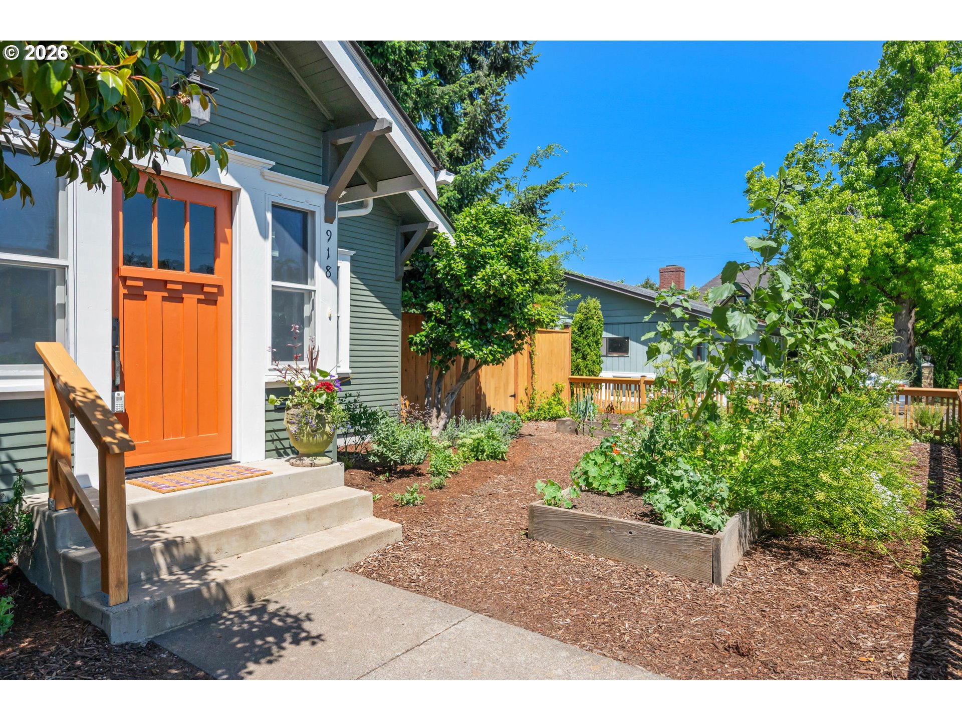 918 C Street Springfield, OR 97477 - Photo 4 of 48