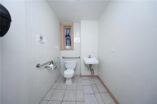 a view of utility room