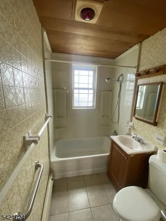 $1,950 | 15 Claverack Road, Clifton, NJ 07013