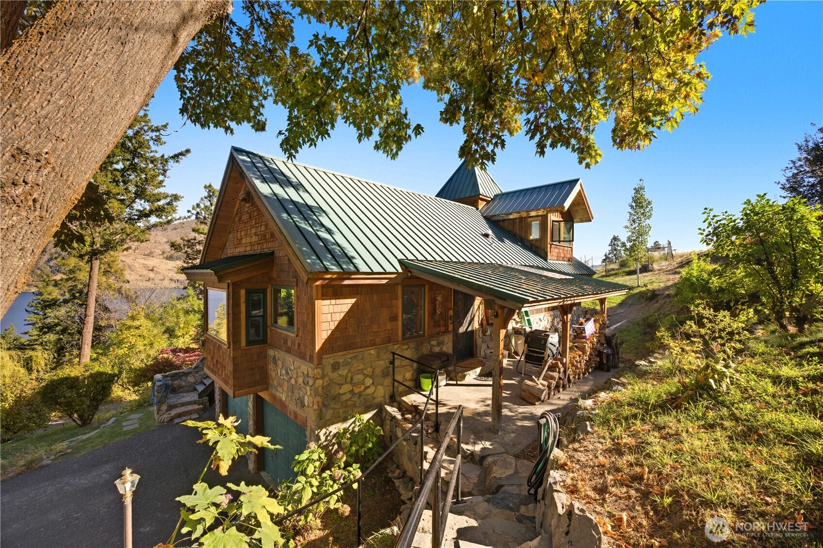 16495 South Lakeshore Road Chelan, WA 98816 - Photo 6 of 40 an aerial view of a house