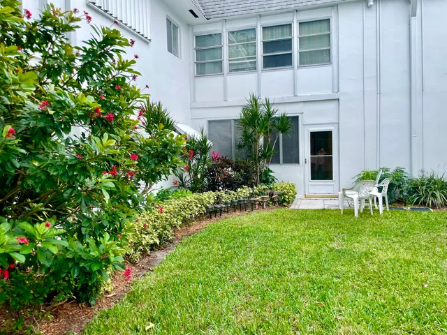 $1,350 | 3120 Cynthia Lane, Unit 112, Lake Worth Beach, FL 33461
