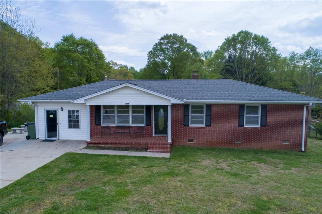 404 Freedom Trail Walhalla, SC 29691 - Photo 1 of 29 Gallery Image 1