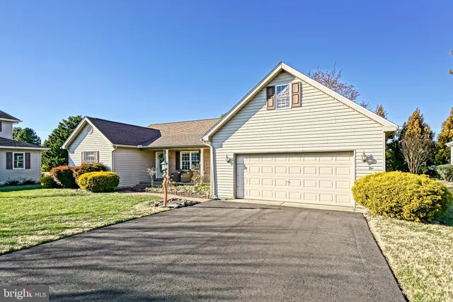 a view of a house with a yard and garage
