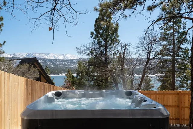 $985,000 | 955 Deer Trail Lane, Fawnskin, CA 92333