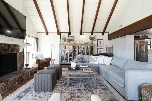 $985,000 | 955 Deer Trail Lane, Fawnskin, CA 92333