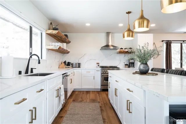 $985,000 | 955 Deer Trail Lane, Fawnskin, CA 92333