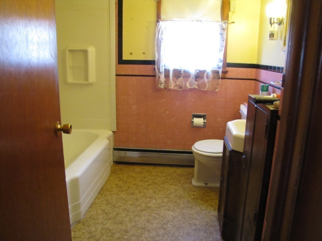 48 Ivanhoe Street Springfield, MA 01109 - Photo 14 of 16 Gallery Image 14