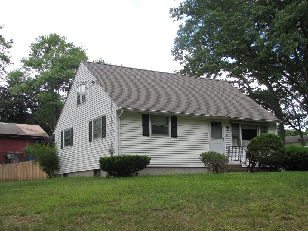 48 Ivanhoe Street Springfield, MA 01109 - Photo 2 of 16 Gallery Image 2