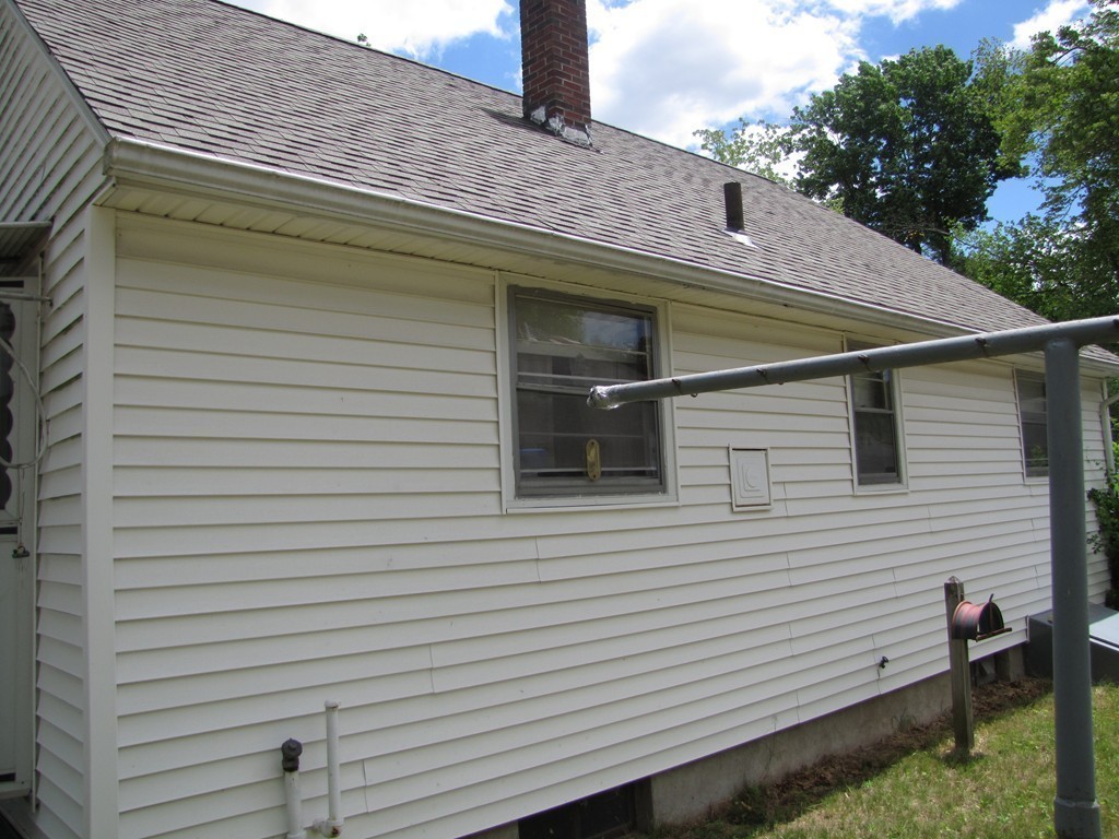48 Ivanhoe Street Springfield, MA 01109 - Photo 4 of 16 Gallery Image 4